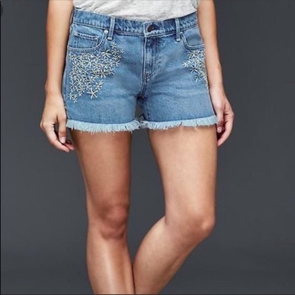GAP Best Girlfriend Embroidered Daisy Jean Shorts - Picture 1 of 6